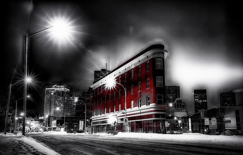 Jasper Avenue Apartment - Edmonton, Alberta 3
