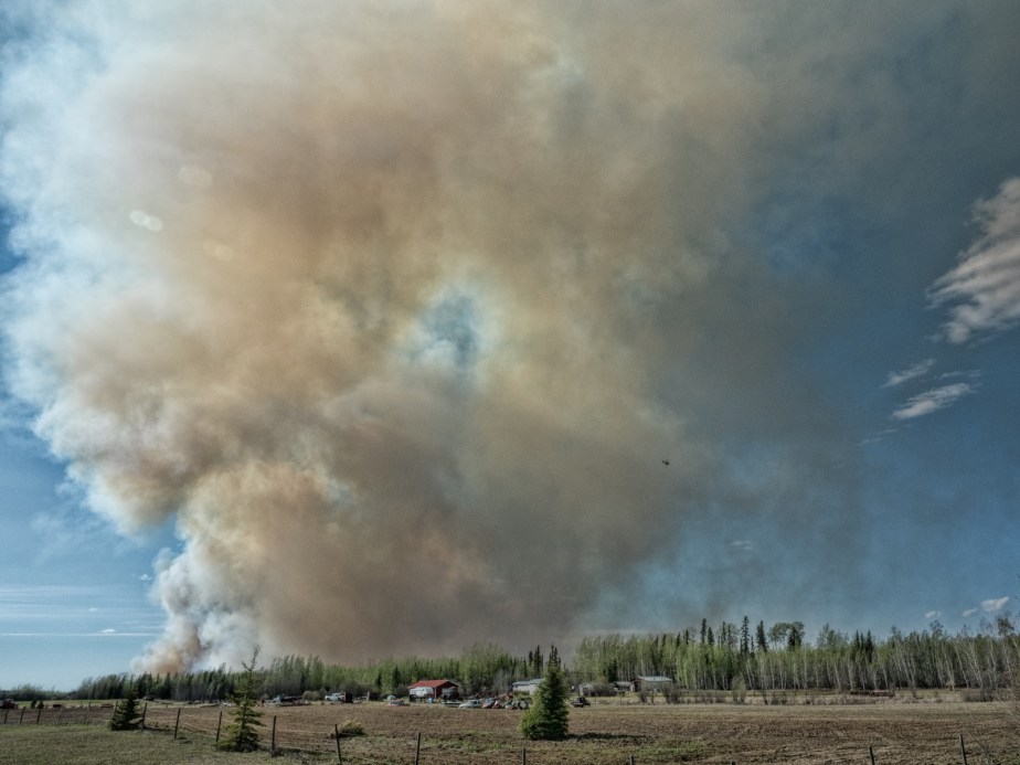 Wildfire - High Level, Ab - 4 May 2016 - 7