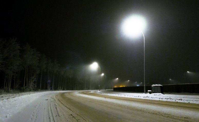 Glowing Lamp Post Light - High Level - 2